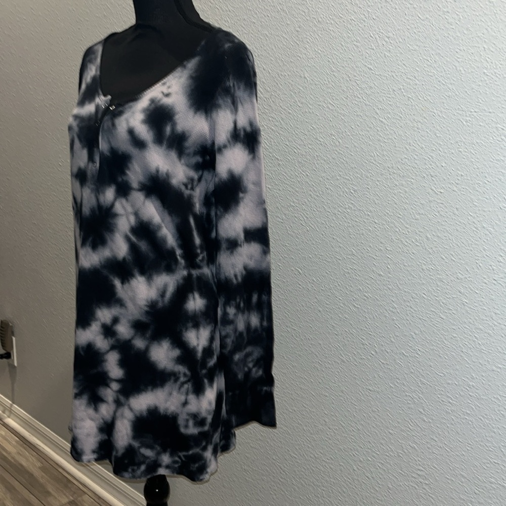 Gorgeous, thermal tie-dye extra large from Victoria’s Secret sleep dress - Picture 4 of 13